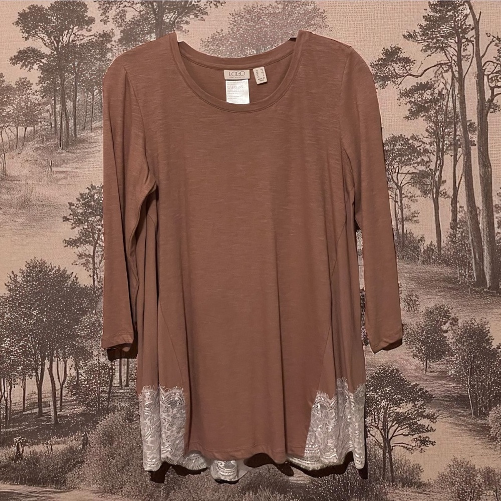 Élégant Nutmeg Blouse with Finishes of Wide Lace Trim   size XS-SM